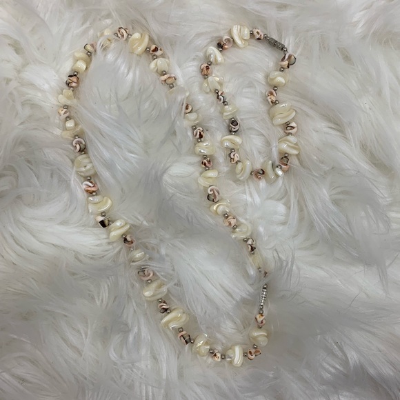 Shell necklace set